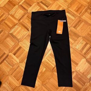 Lucy Revolution Run Capri NWT Small